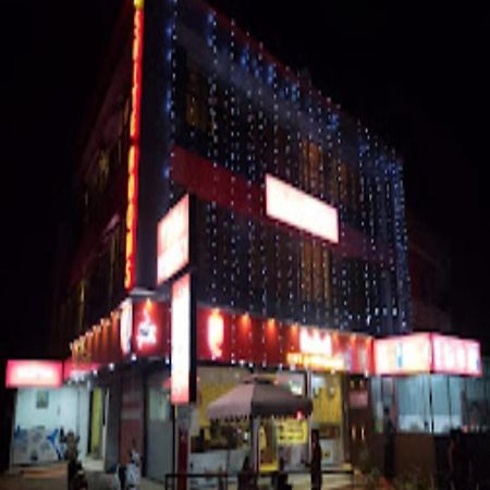Redbell Suites Residency Kondotty Екстериор снимка