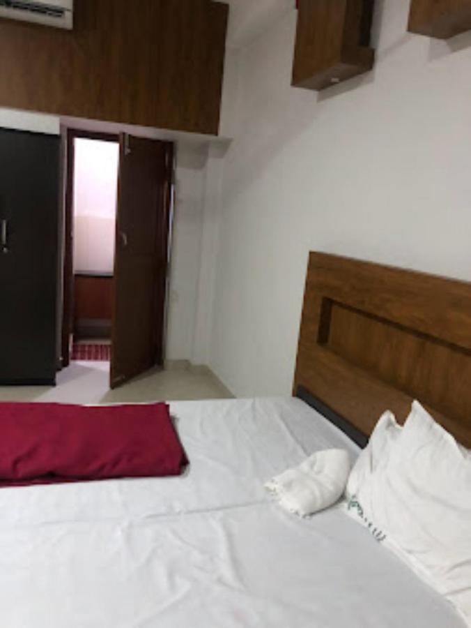 Redbell Suites Residency Kondotty Екстериор снимка