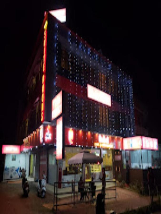 Redbell Suites Residency Kondotty Екстериор снимка